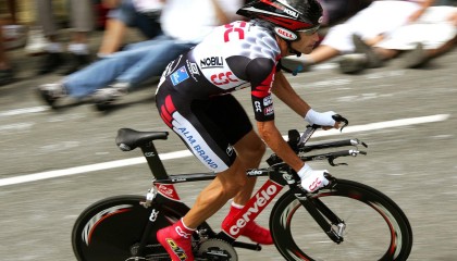 开云体育世界杯-巴萨强行终结巴西，斯通斯成为关键先生，一场战术革命的无声证词