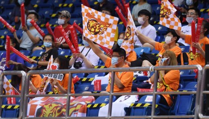 开云体育-江苏队鏖战广东队，易建联状态火热