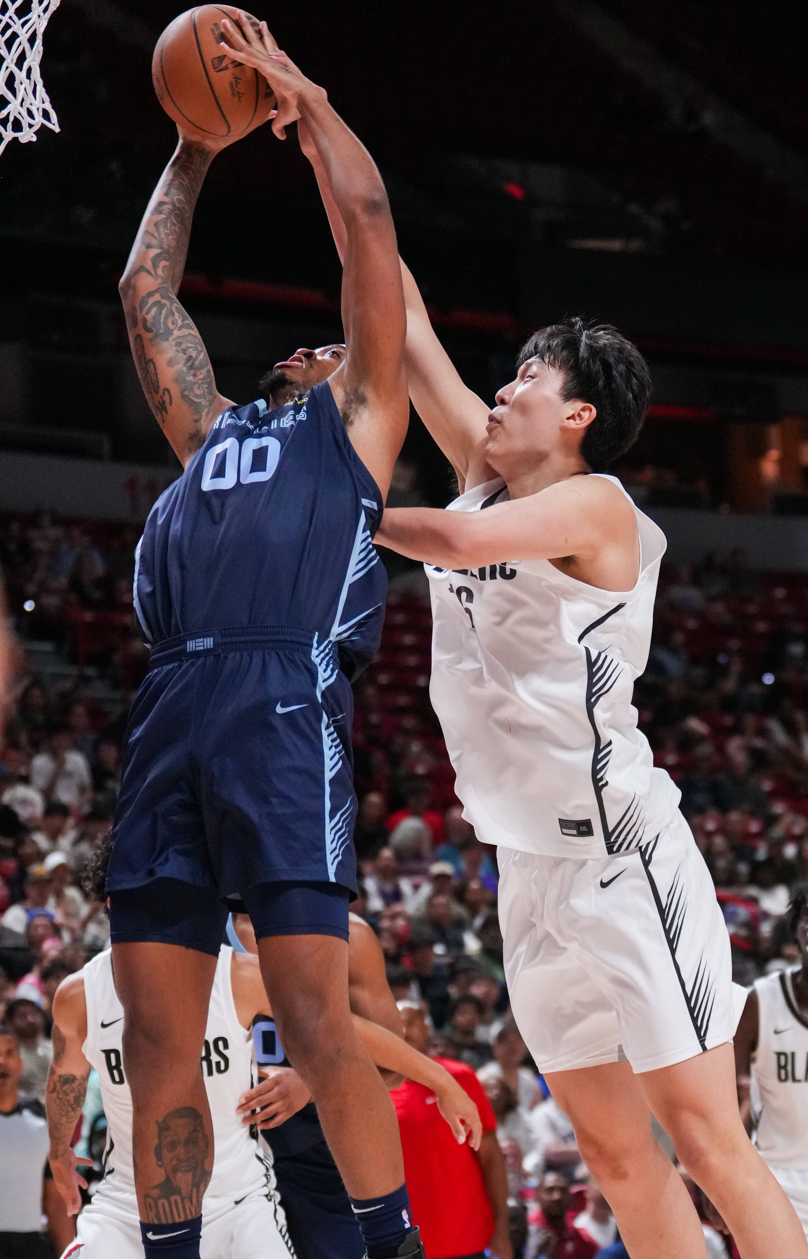 火箭横扫灰熊，布克带队取胜