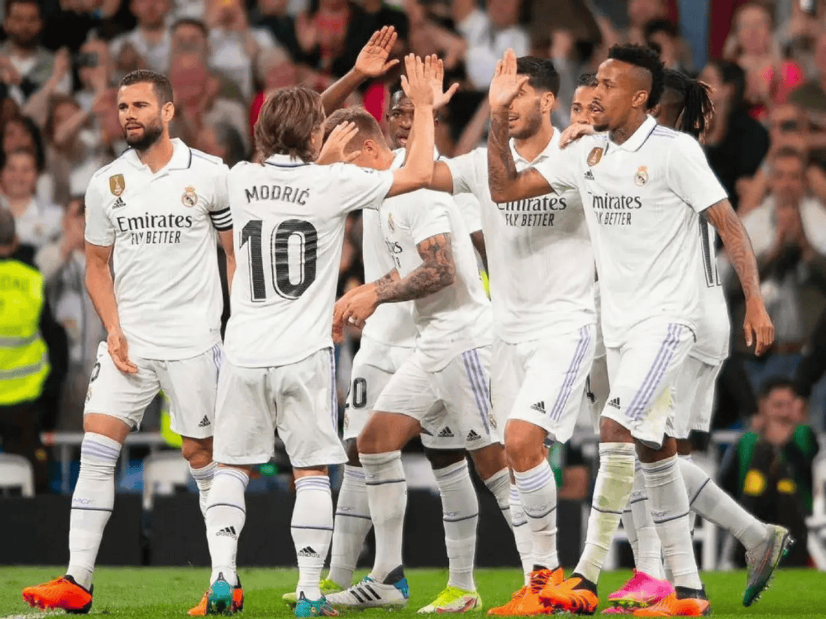 曼城完胜巴黎，楚阿梅尼刷新纪录