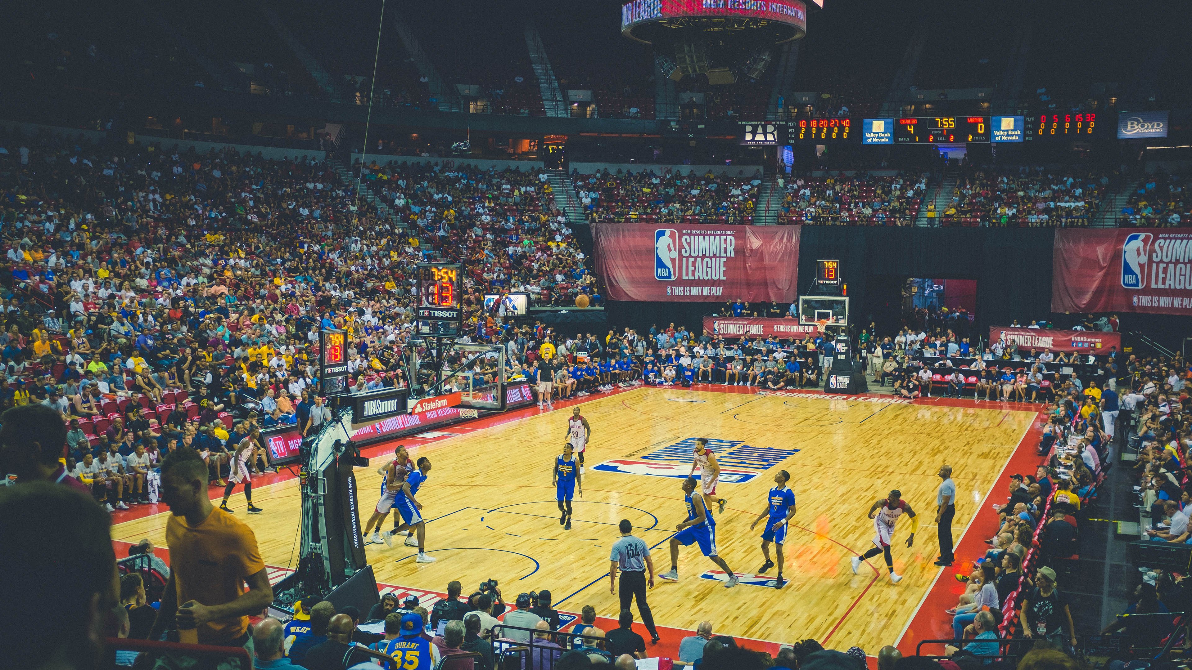 东决关键战焦点战，湖人碾压黄蜂，王朝余晖下的残酷美学